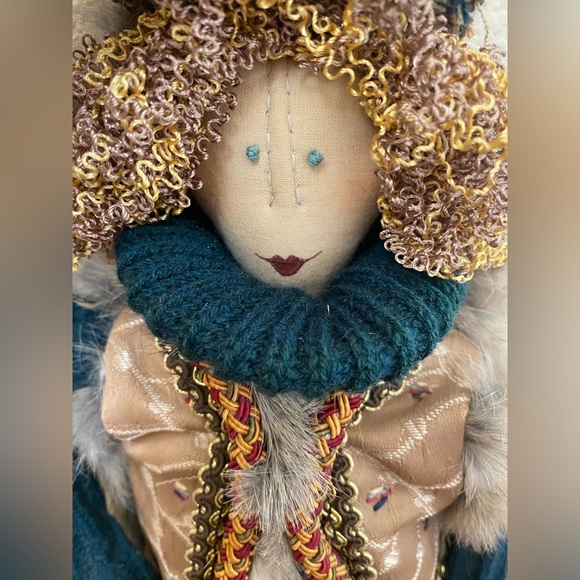 Carmen Manago - CM#18 "Lodge Lady" Beautifully crafted, fancy rag doll - Picture 4 of 7